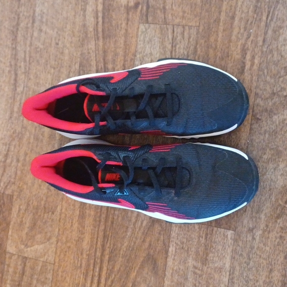 Mens Nike black and red shoes size 10 - Picture 3 of 8